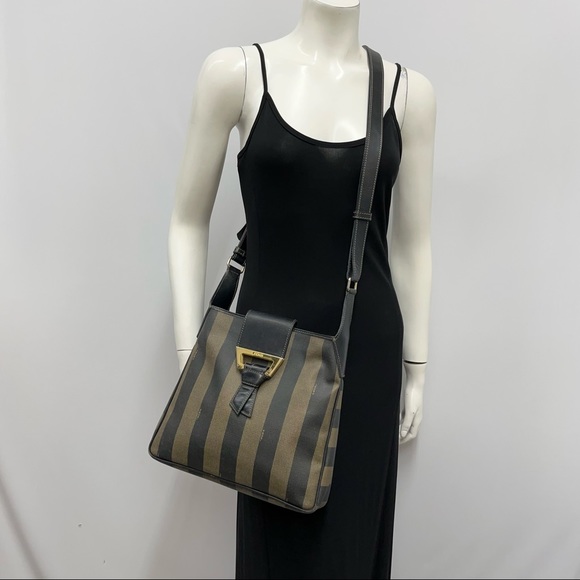 ❤️SOLD❤️ Vintage Fendi Pequin Shoulder Bag Black and Brown Striped Fabulous - Picture 2 of 13